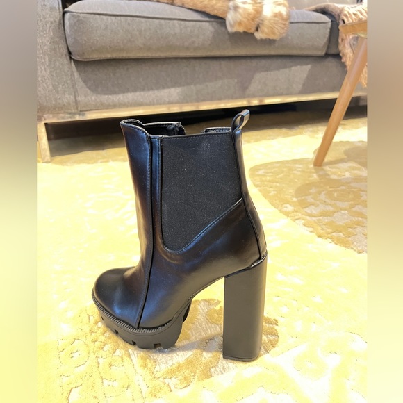 Black Boots - Picture 3 of 6